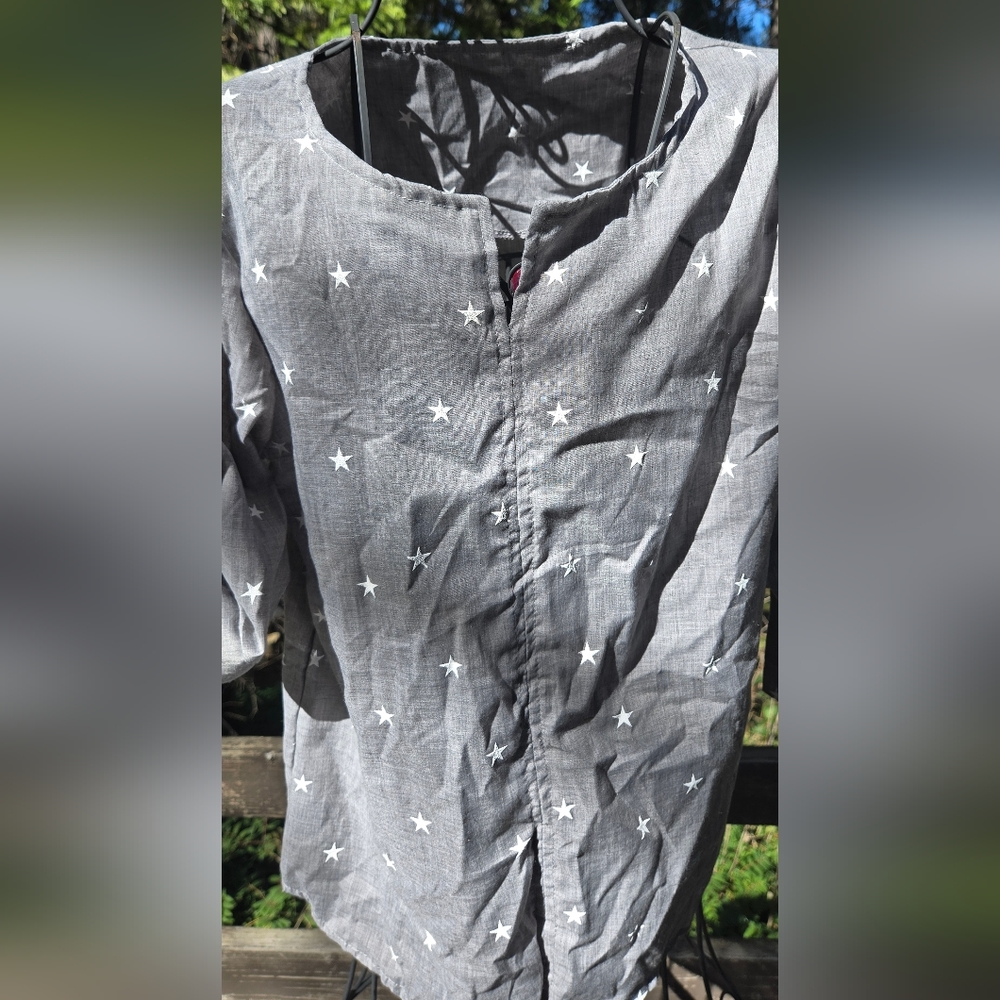 Unbranded womens Gray Star Pattern Blouse szM - Picture 3 of 5